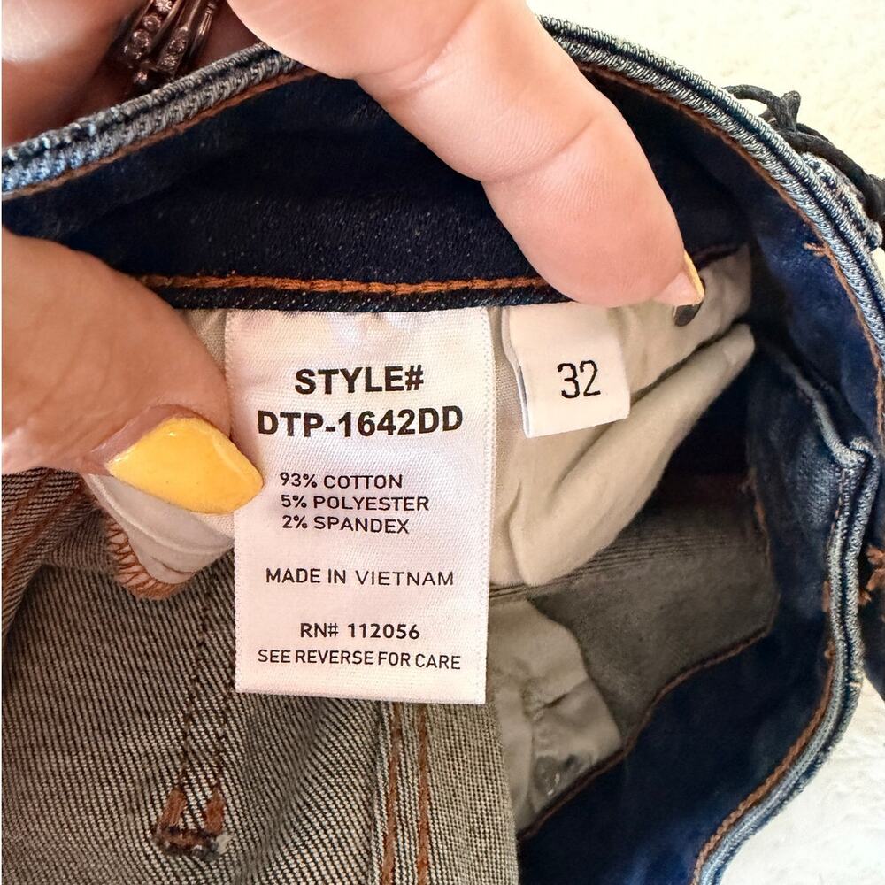Zenana Brooklyn Distressed Crop Jeans Size 32 NWT Raw Hem Stretch - Picture 7 of 8